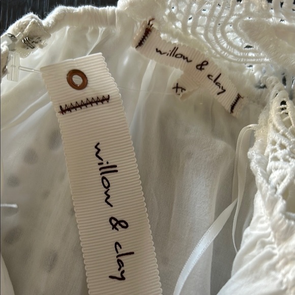 NWT Willow & Clay White Eyelet Lace Pom Pom Romper size XS - Picture 4 of 5